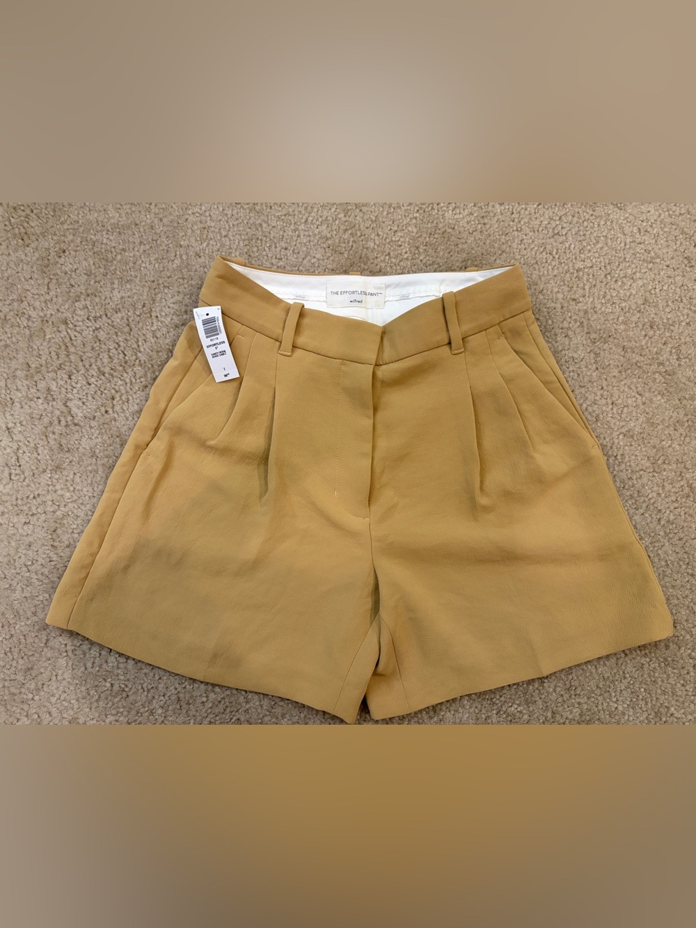 Brand new!Aritzia The Effortless Pants Women's ginger Shorts Size 2